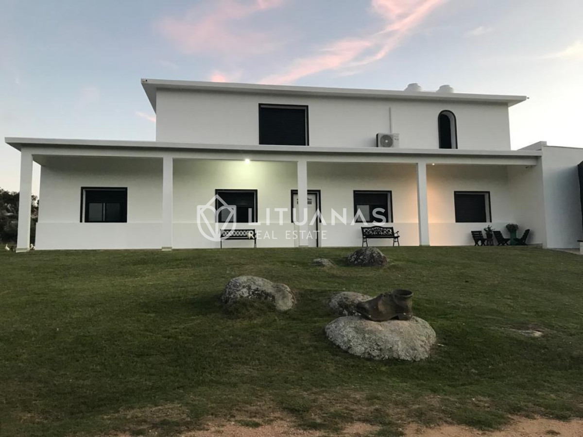 Chacra ID.178 - Campo de 254 hectáreas con residencia contemporánea en Maldonado