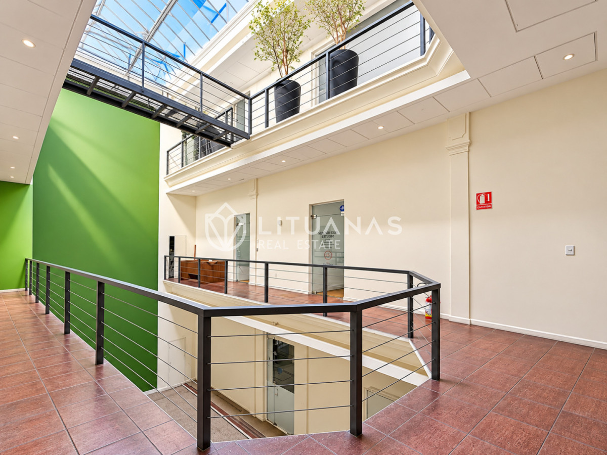 Oficina ID.197 - Oficina en venta en Ciudad Vieja | 70 m² en Edificio Misiones