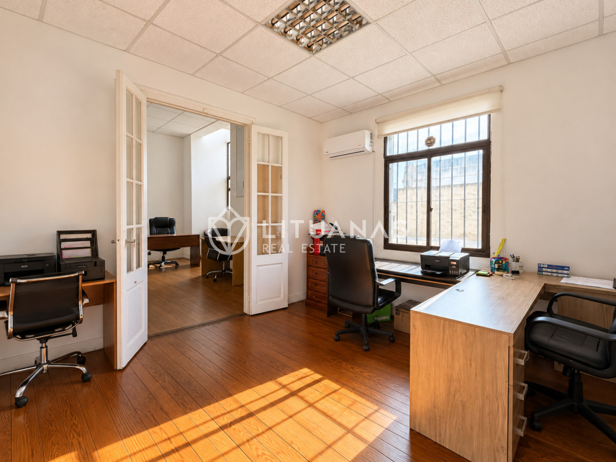 Oficina ID.197 - Oficina en venta en Ciudad Vieja | 70 m² en Edificio Misiones