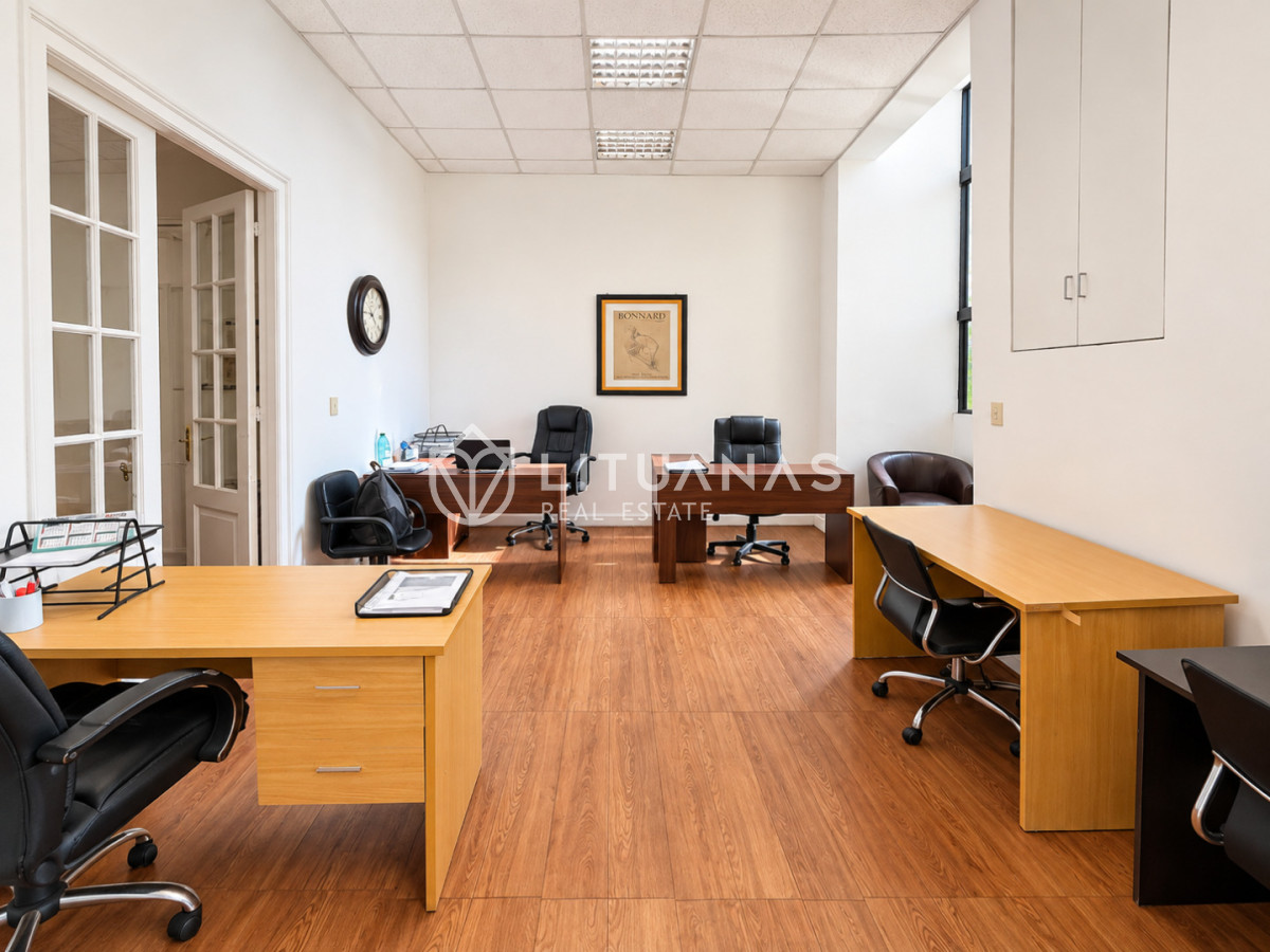 Oficina ID.197 - Oficina en venta en Ciudad Vieja | 70 m² en Edificio Misiones