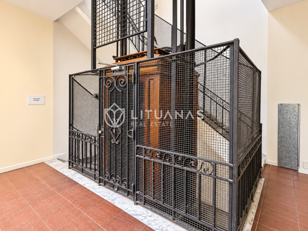 Oficina ID.197 - Oficina en venta en Ciudad Vieja | 70 m² en Edificio Misiones