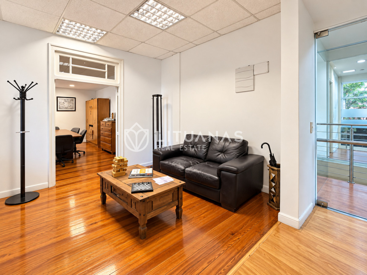 Oficina ID.197 - Oficina en venta en Ciudad Vieja | 70 m² en Edificio Misiones
