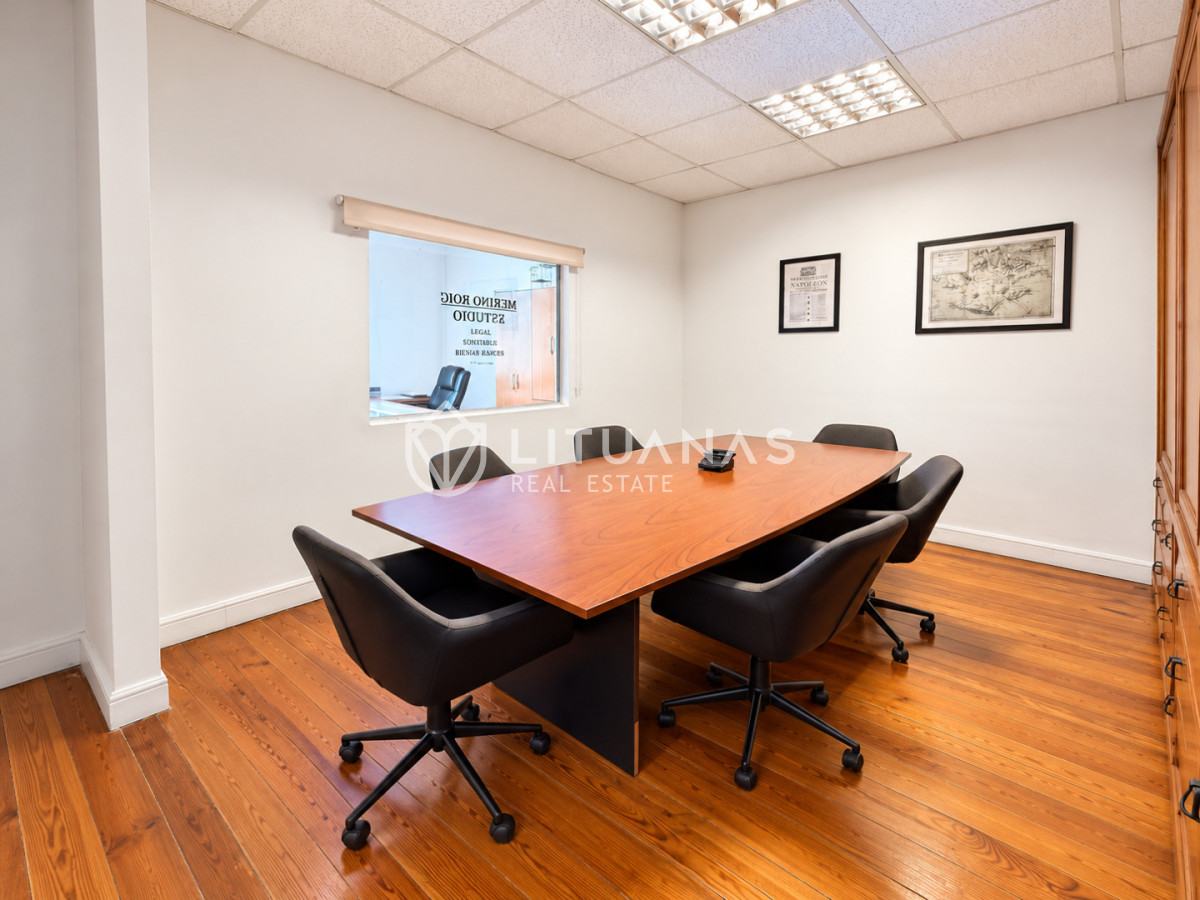 Oficina ID.197 - Oficina en venta en Ciudad Vieja | 70 m² en Edificio Misiones