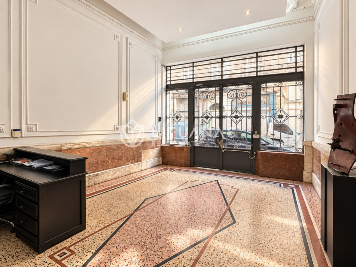 Oficina ID.197 - Oficina en venta en Ciudad Vieja | 70 m² en Edificio Misiones