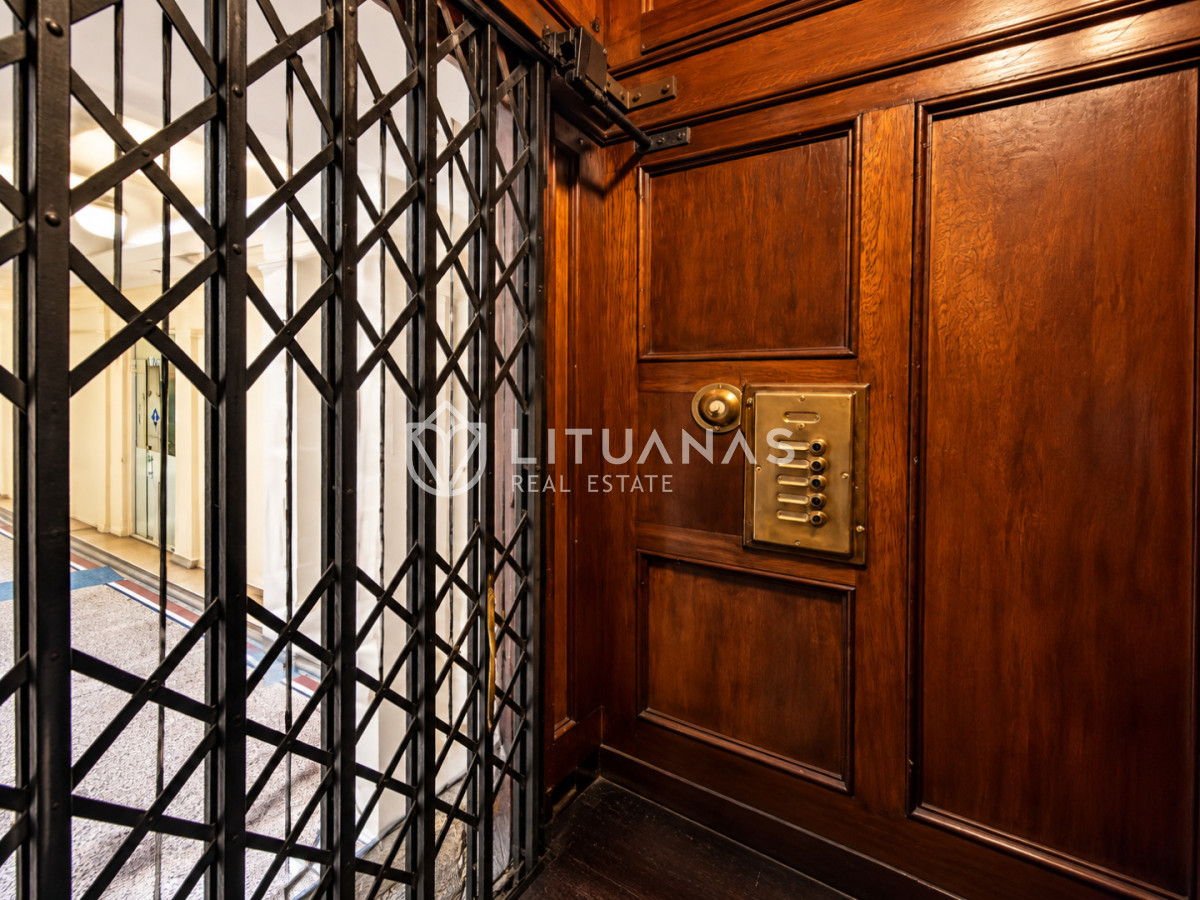 Oficina ID.197 - Oficina en venta en Ciudad Vieja | 70 m² en Edificio Misiones