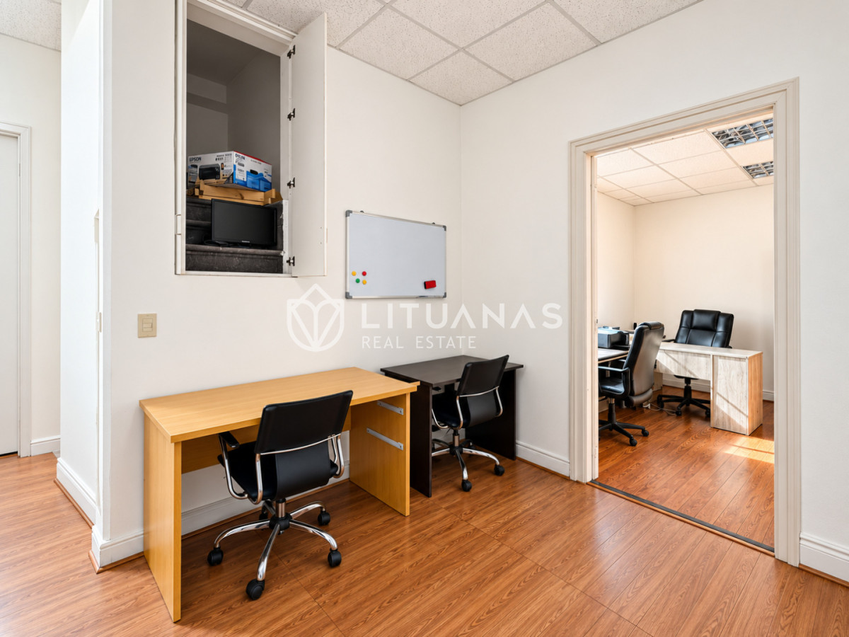 Oficina ID.197 - Oficina en venta en Ciudad Vieja | 70 m² en Edificio Misiones