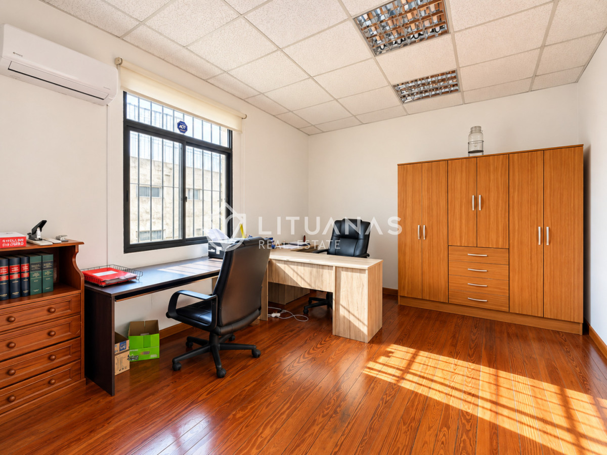 Oficina ID.197 - Oficina en venta en Ciudad Vieja | 70 m² en Edificio Misiones