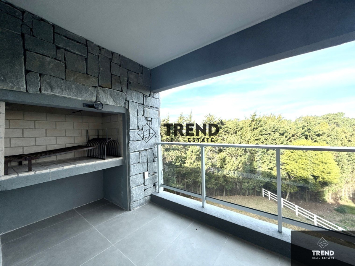 Apartamento en venta c/ cochera en La Barra - TRE14A