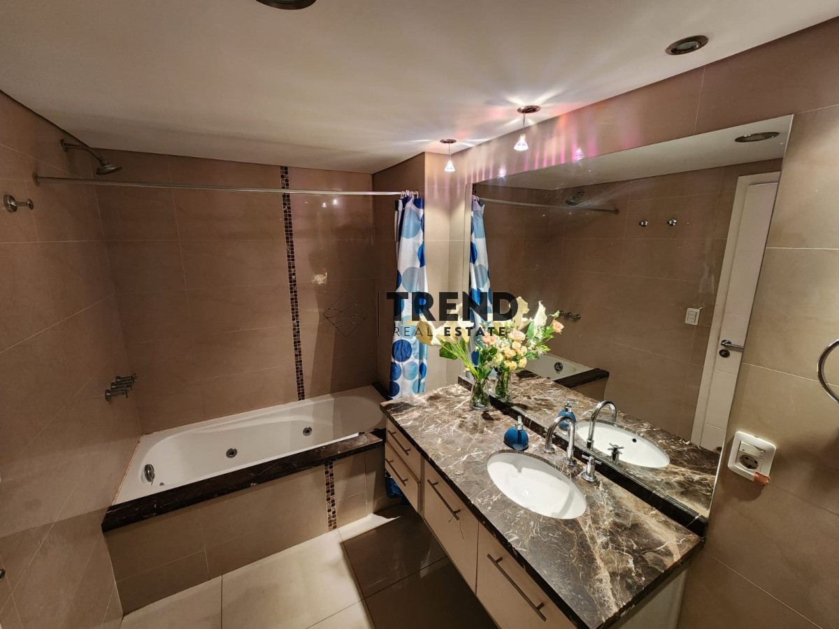 Apartamento ID.33 - Apartamento en venta 3 Dormitorios a 2 cuadras de playa mansa frente al Conrad