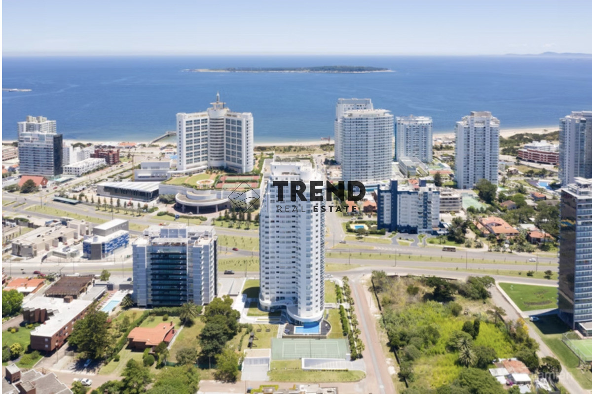 Apartamento ID.33 - Apartamento en venta 3 Dormitorios a 2 cuadras de playa mansa frente al Conrad