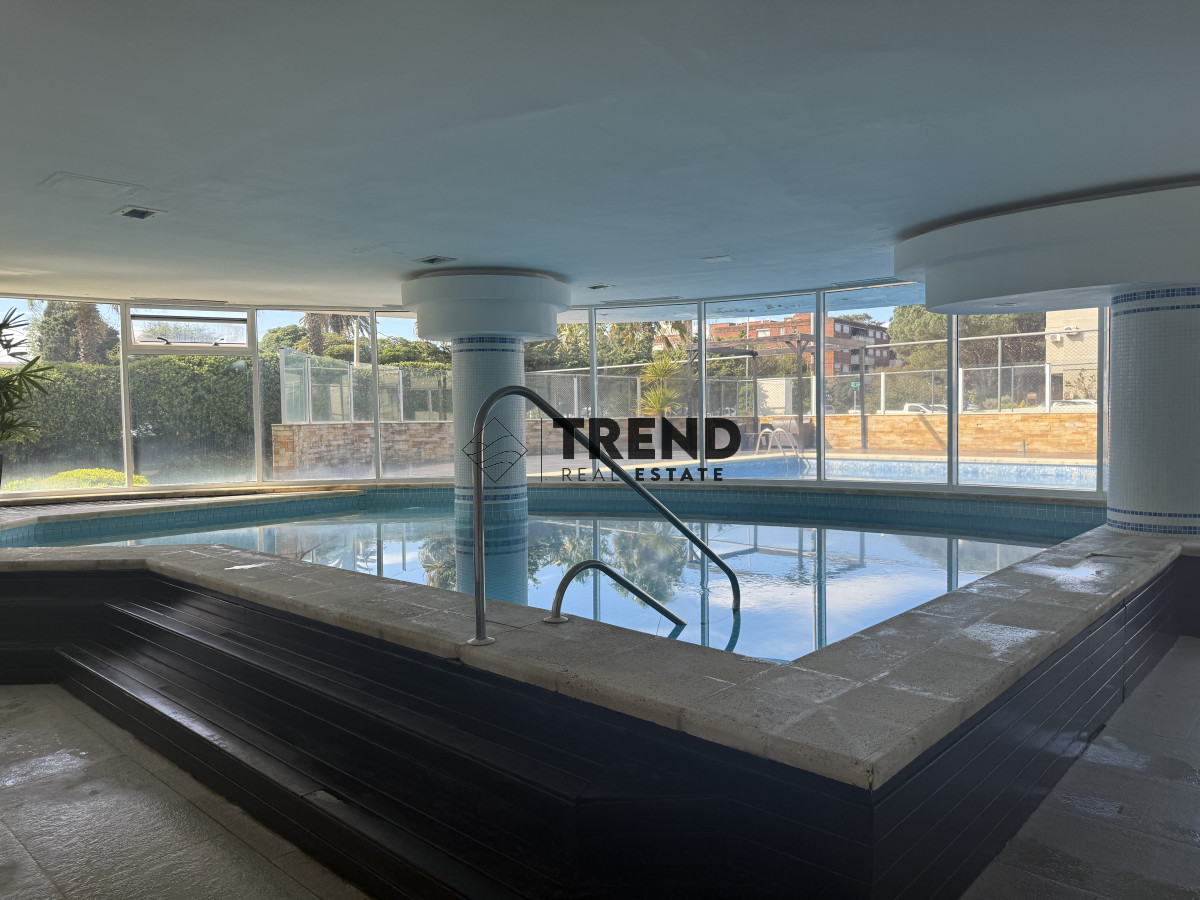 Apartamento ID.33 - Apartamento en venta 3 Dormitorios a 2 cuadras de playa mansa frente al Conrad