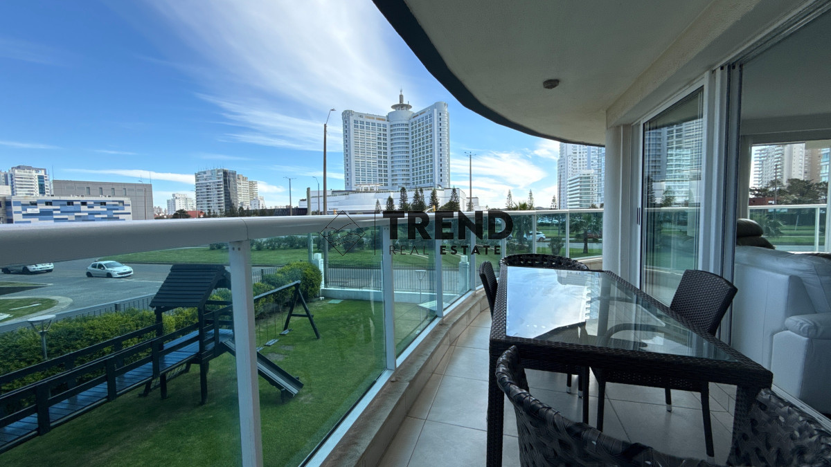 Apartamento ID.33 - Apartamento en venta 3 Dormitorios a 2 cuadras de playa mansa frente al Conrad