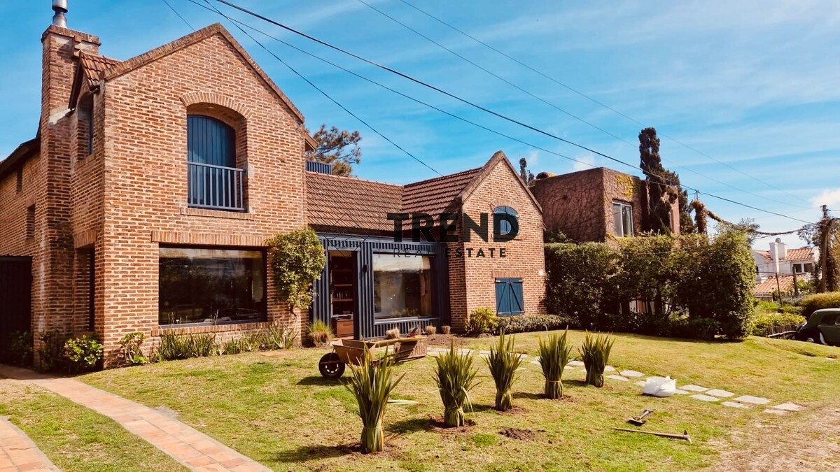 Divina Casa de 4 dormitorios en el corazón de La Barra - TRE74C