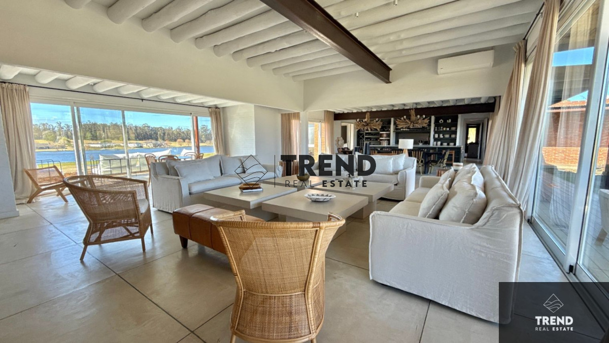 Espectacular casa estilo Campo en Pueblo Mio - TRE16C