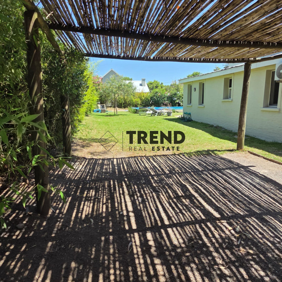 Casa ID.75 - Casa de 3 Dorm + dependencia de servicio, piscina climatizada  en La Barra