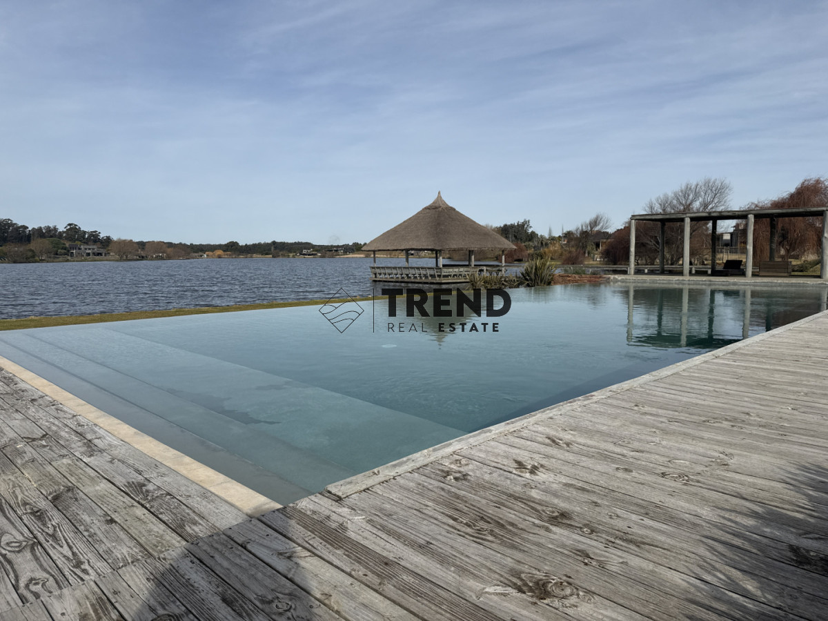 Casa ID.62 - Gran casa de 4 dormitorios en Barrio privado Pueblo Mio