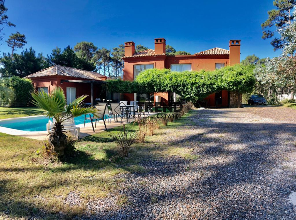 Casa ID.20 - Espectacular casa de 5 dormitorios en Laguna Blanca con piscina