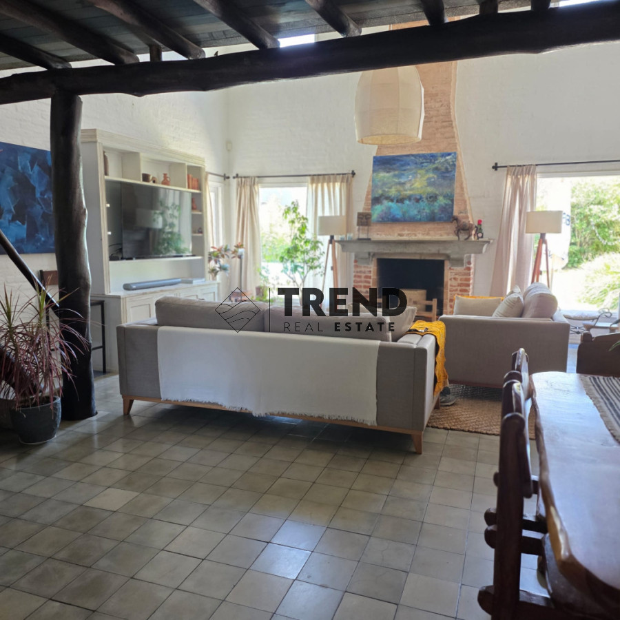 Casa ID.75 - Casa de 3 Dorm + dependencia de servicio, piscina climatizada  en La Barra