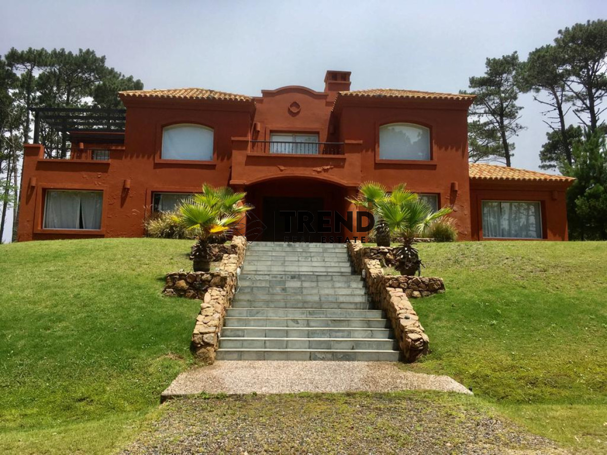 Casa ID.20 - Espectacular casa de 5 dormitorios en Laguna Blanca con piscina