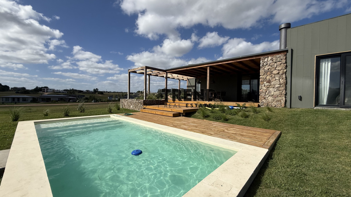 Casa ID.62 - Gran casa de 4 dormitorios en Barrio privado Pueblo Mio