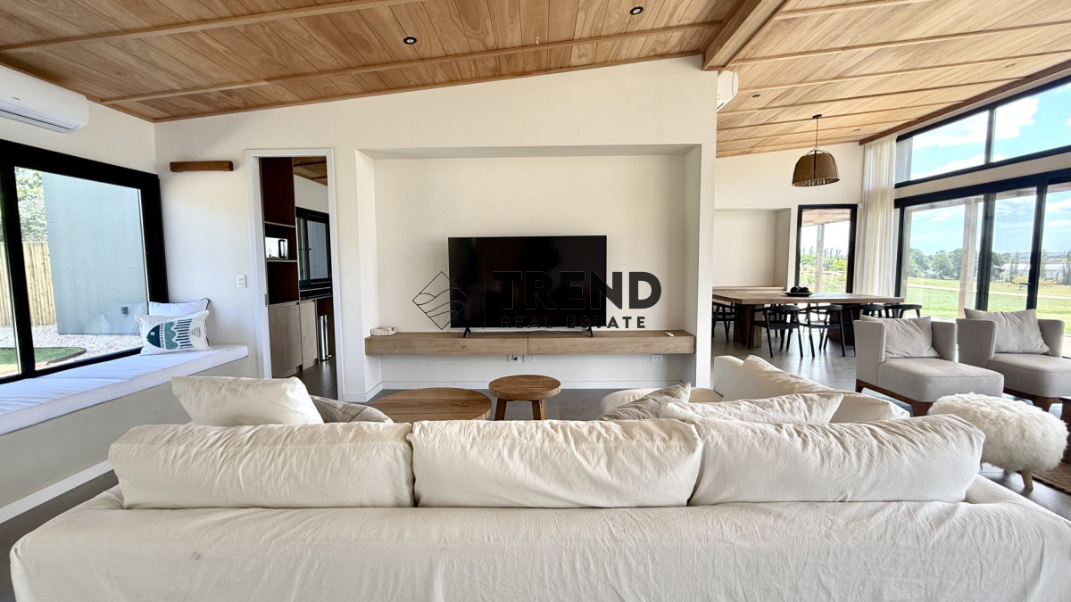 Casa ID.62 - Gran casa de 4 dormitorios en Barrio privado Pueblo Mio