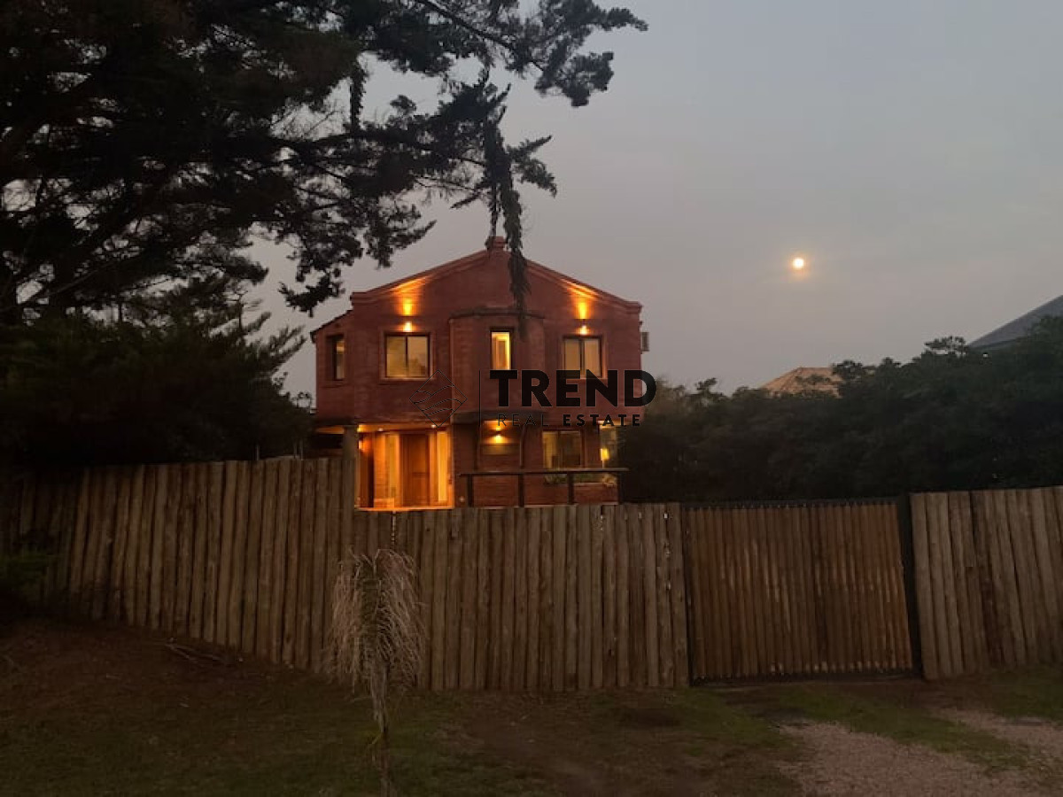 Casa ID.73 - Casa de 4 Dormitorios con Piscina en Montoya - La Barra