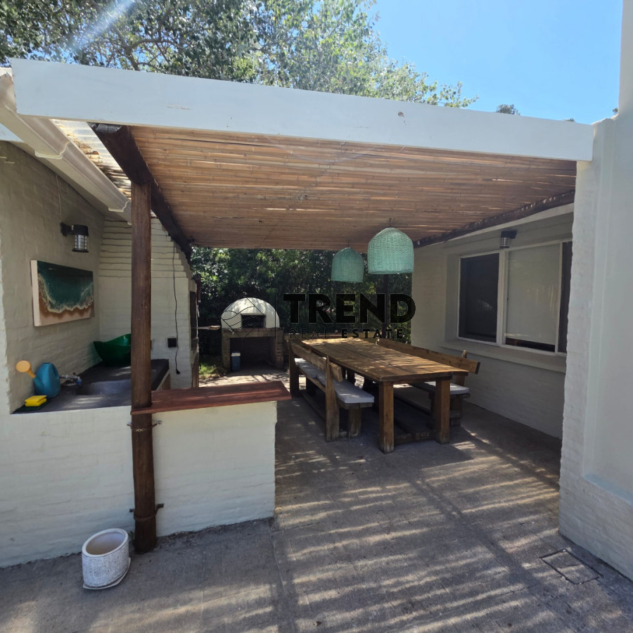 Casa ID.75 - Casa de 3 Dorm + dependencia de servicio, piscina climatizada  en La Barra