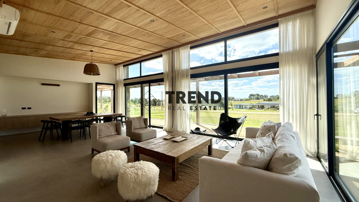 Casa ID.62 - Gran casa de 4 dormitorios en Barrio privado Pueblo Mio