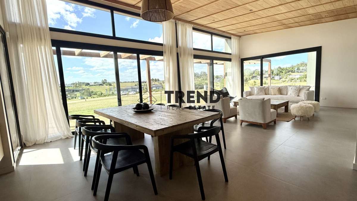 Casa ID.62 - Gran casa de 4 dormitorios en Barrio privado Pueblo Mio