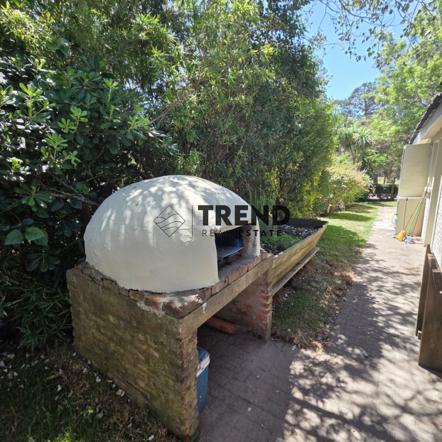 Casa ID.75 - Casa de 3 Dorm + dependencia de servicio, piscina climatizada  en La Barra