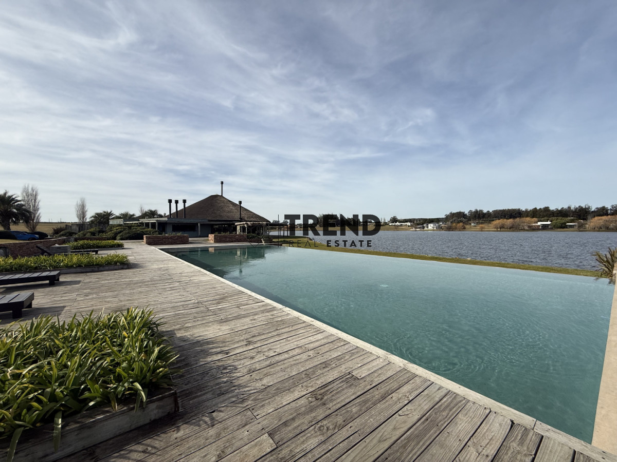 Casa ID.62 - Gran casa de 4 dormitorios en Barrio privado Pueblo Mio