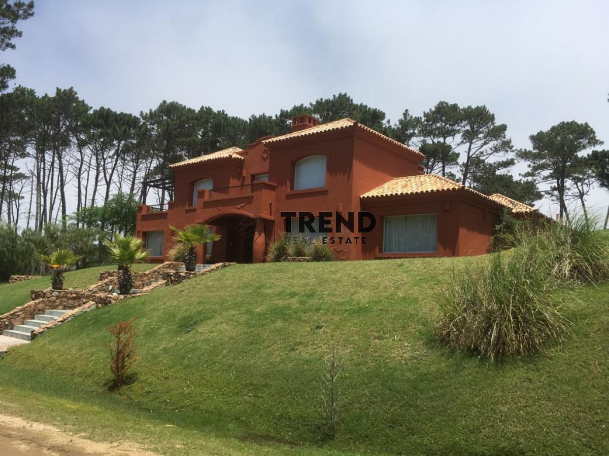 Casa ID.20 - Espectacular casa de 5 dormitorios en Laguna Blanca con piscina