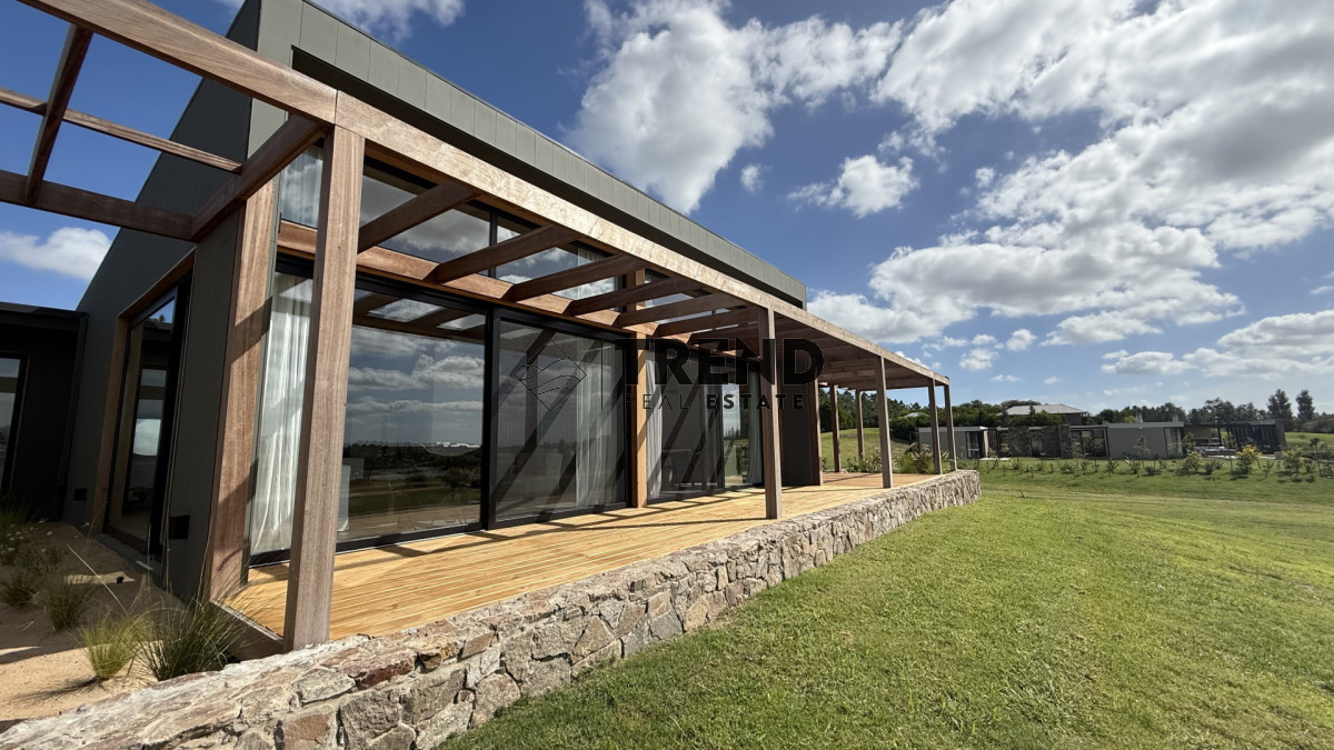 Casa ID.62 - Gran casa de 4 dormitorios en Barrio privado Pueblo Mio