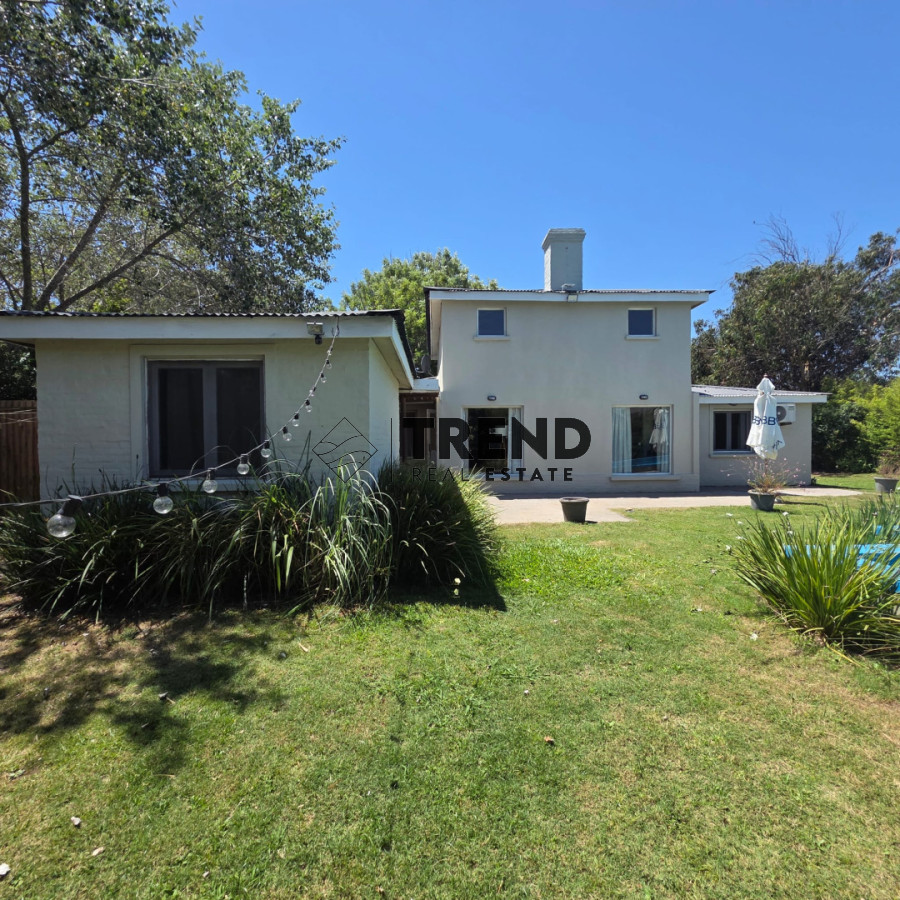 Casa ID.75 - Casa de 3 Dorm + dependencia de servicio, piscina climatizada  en La Barra