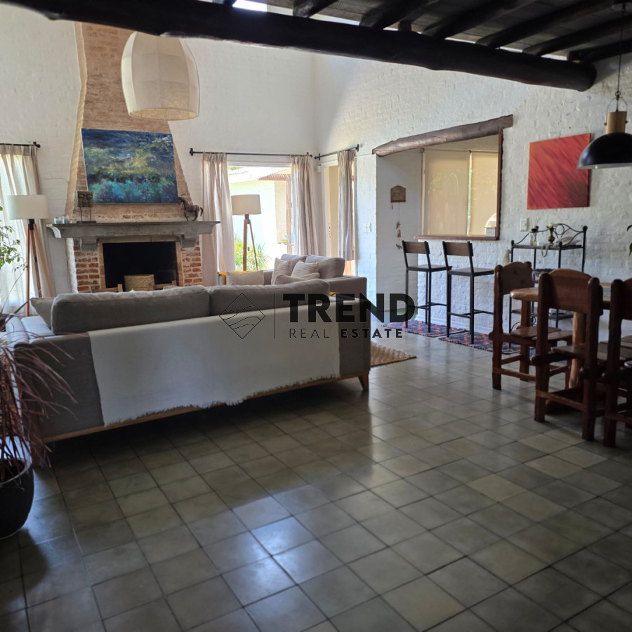Casa ID.75 - Casa de 3 Dorm + dependencia de servicio, piscina climatizada  en La Barra