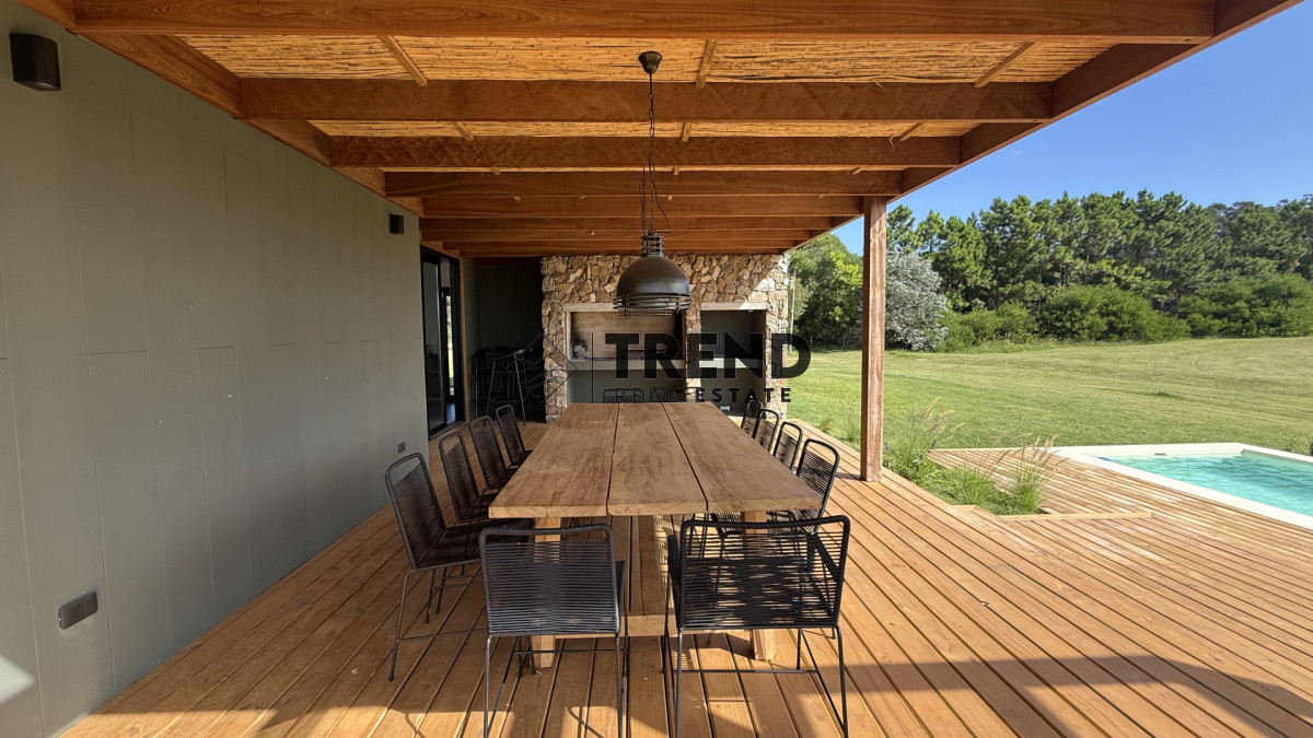 Casa ID.62 - Gran casa de 4 dormitorios en Barrio privado Pueblo Mio