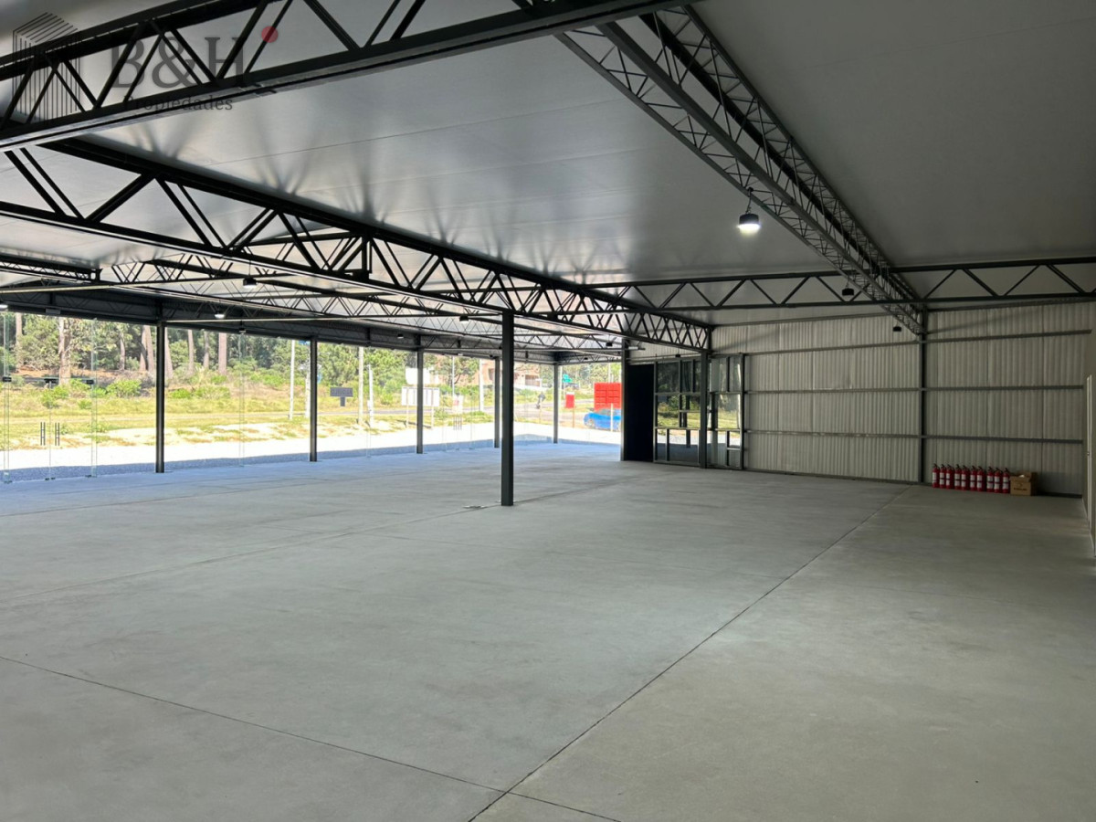 Local Comercial ID.7620 - SE ALQUILA Impresionante local 