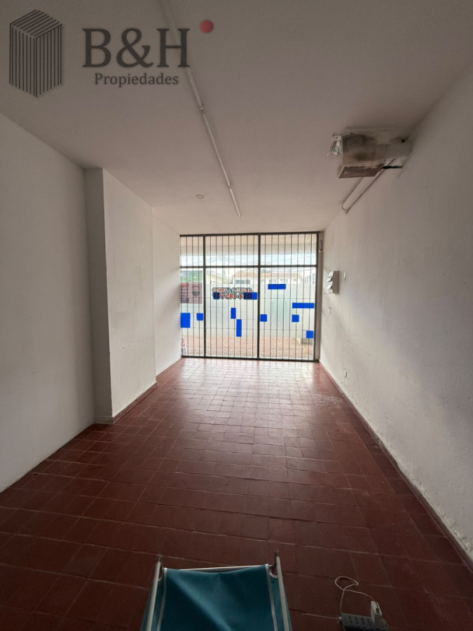 Local Comercial ID.7508 - Se vende/alquila local en centro de Maldonado