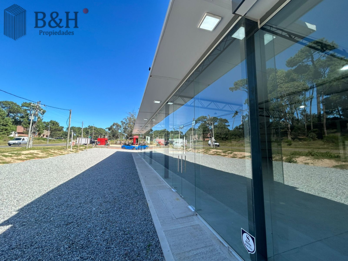 Local Comercial ID.7620 - SE ALQUILA Impresionante local 