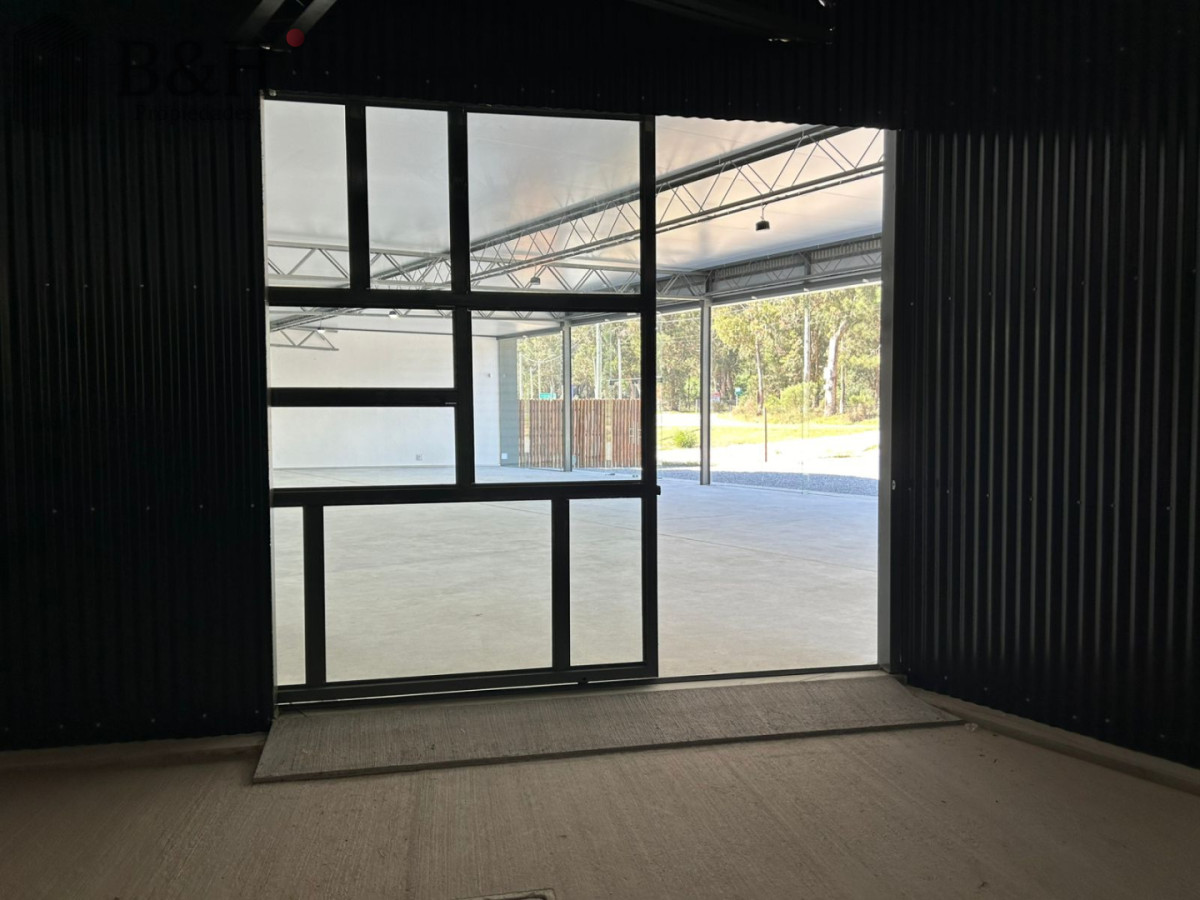 Local Comercial ID.7620 - SE ALQUILA Impresionante local 