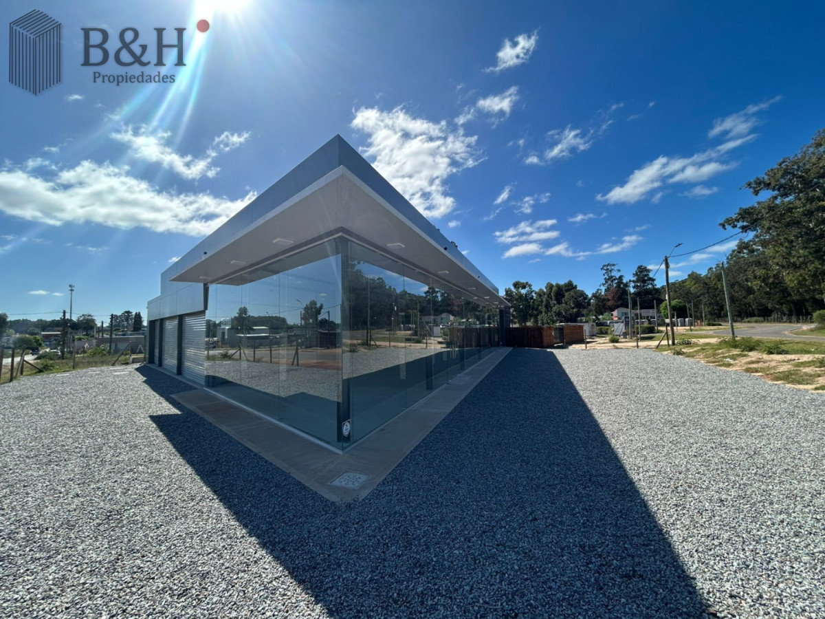 Local Comercial ID.7620 - SE ALQUILA Impresionante local 