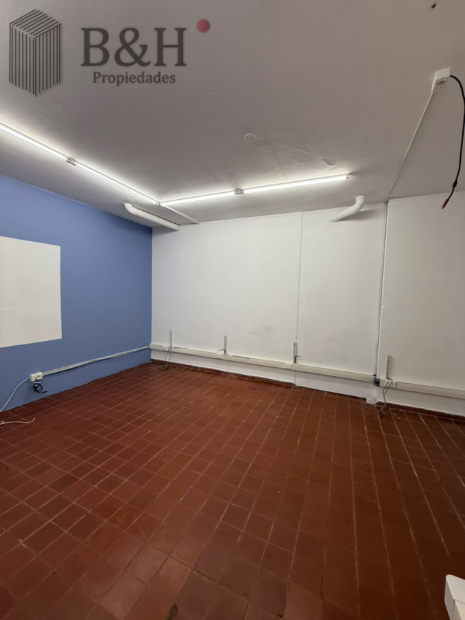 Local Comercial ID.7508 - Se vende/alquila local en centro de Maldonado