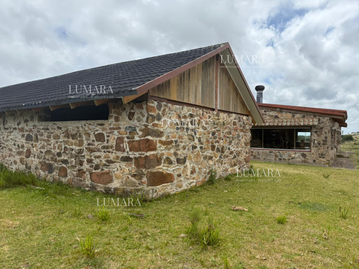 Chacra ID.2967 - Insuperable!!!  chacra 33 hás con  costa al arroyo Aiguá