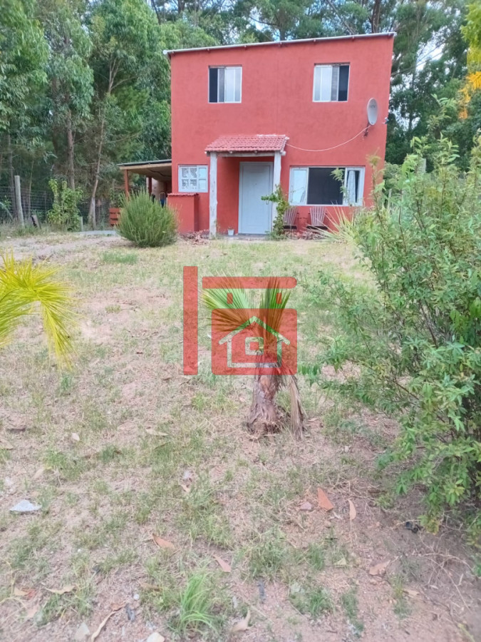 Casa ID.1 - Casa familiar roja en Solanas