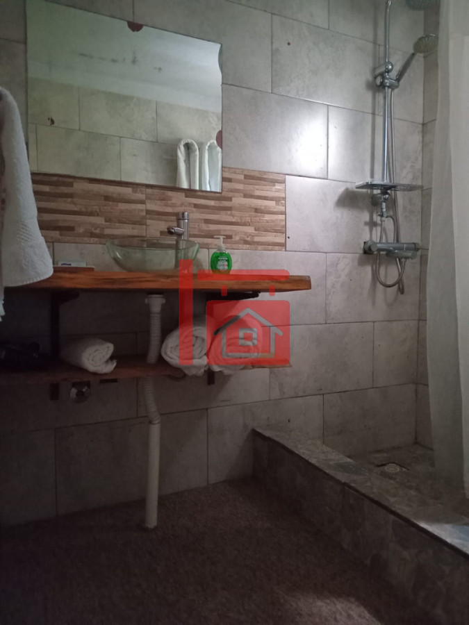 Casa ID.1 - Casa familiar roja en Solanas