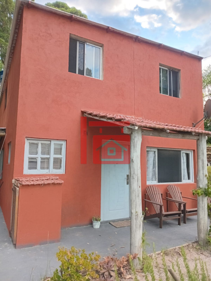 Casa ID.1 - Casa familiar roja en Solanas