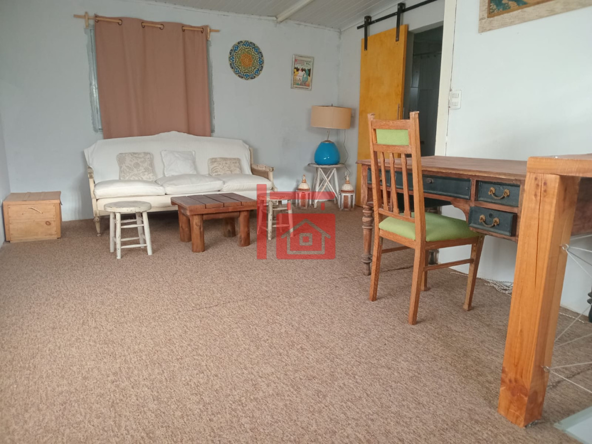 Casa ID.1 - Casa familiar roja en Solanas