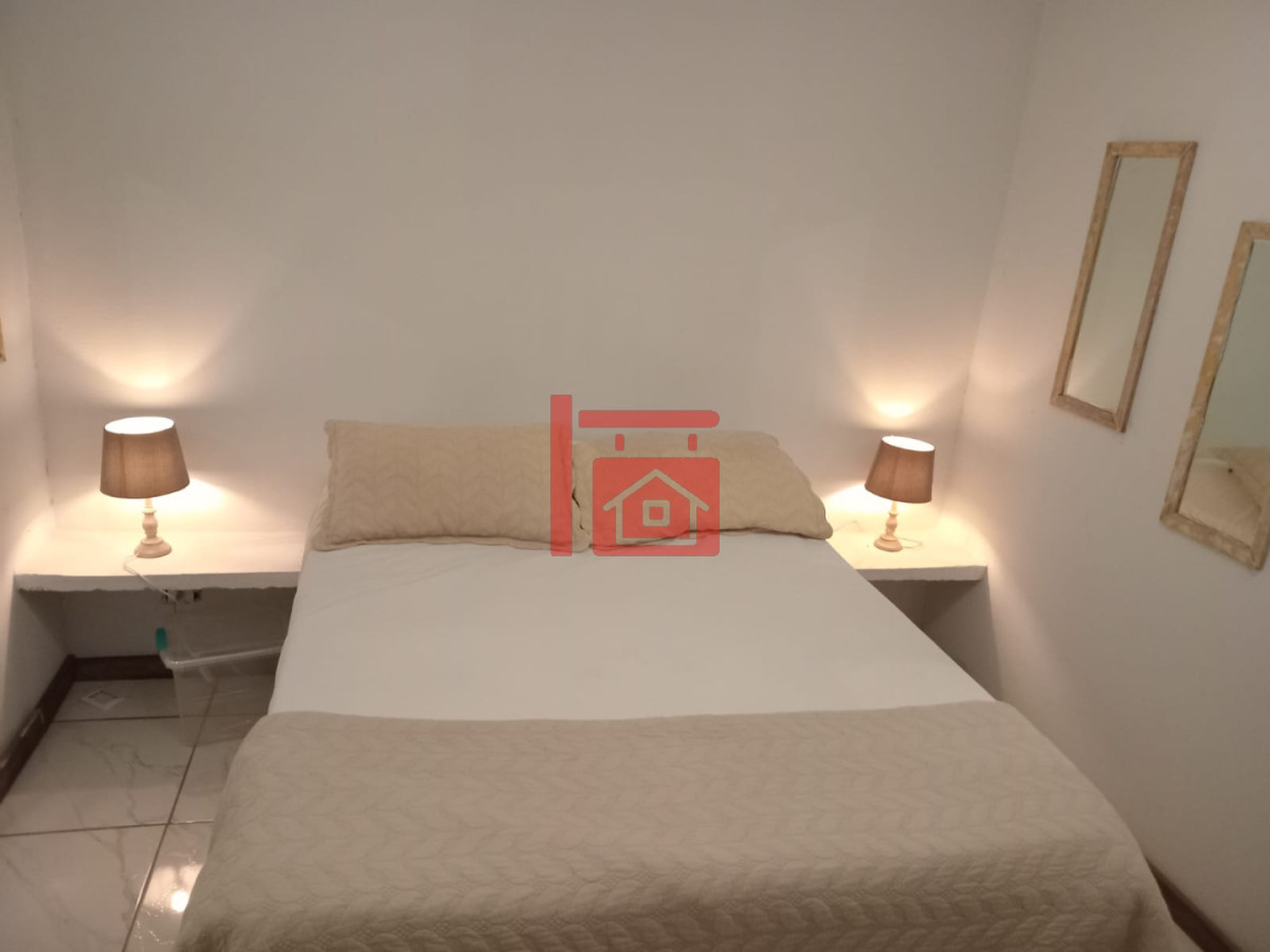 Casa ID.1 - Casa familiar roja en Solanas