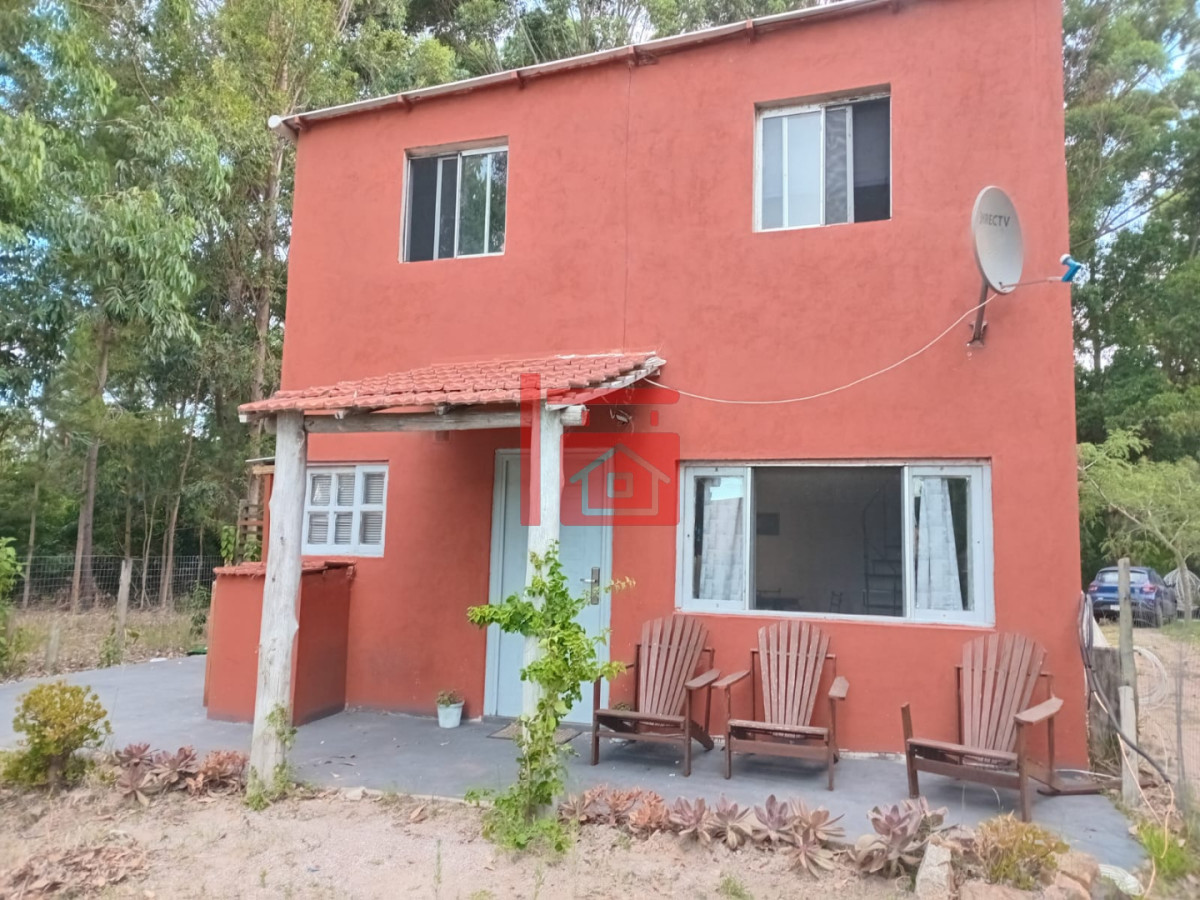 Casa ID.1 - Casa familiar roja en Solanas