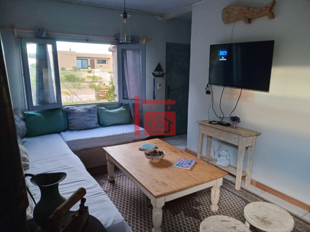 Casa ID.1 - Casa familiar roja en Solanas